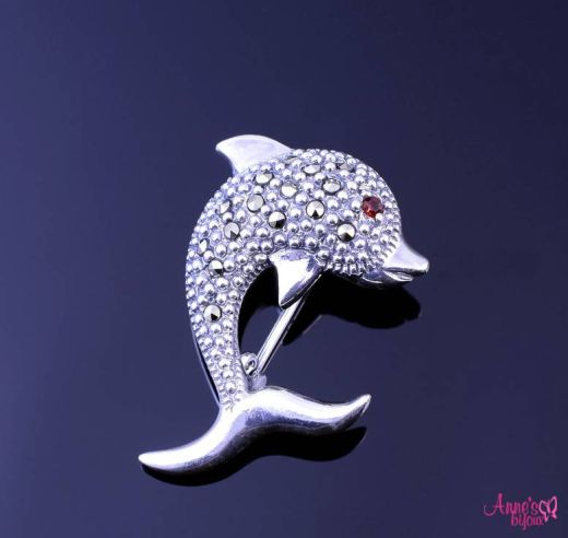 Brosa delfin din argint cu marcasite