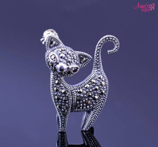 Brosa pisica din argint cu marcasite