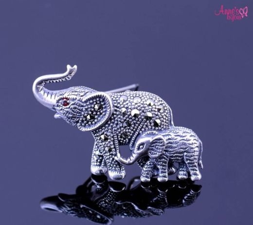 Brosa din argint cu elefanti
